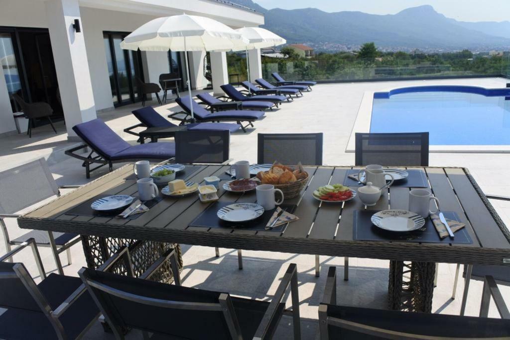 Villa Orao Kaštel Novi Exteriér fotografie